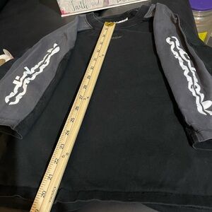 Black and Gray short Sleeve Top Adidas, kind of cropped. So cute